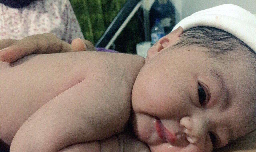 tepat jam 20:20 tadi, klen dapat keponakan dr wakjon, Alhamdulillah cewek 😊