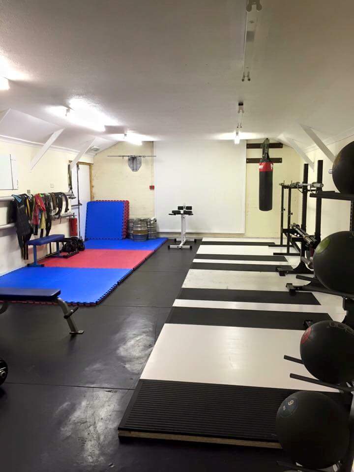 zRedhead01's tweet photo. The new #PainlessPerformance gym is complete! As long as this train isn't cancelled too I'll make training for 7pm! https://t.co/zzKPocuiTN