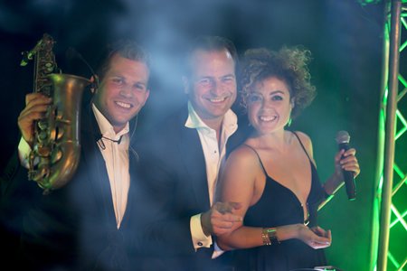 Orange Babies Gala op 25 september bracht 98.000 euro op. Galafeest met Didier, #Berenice en #Saxojoe.