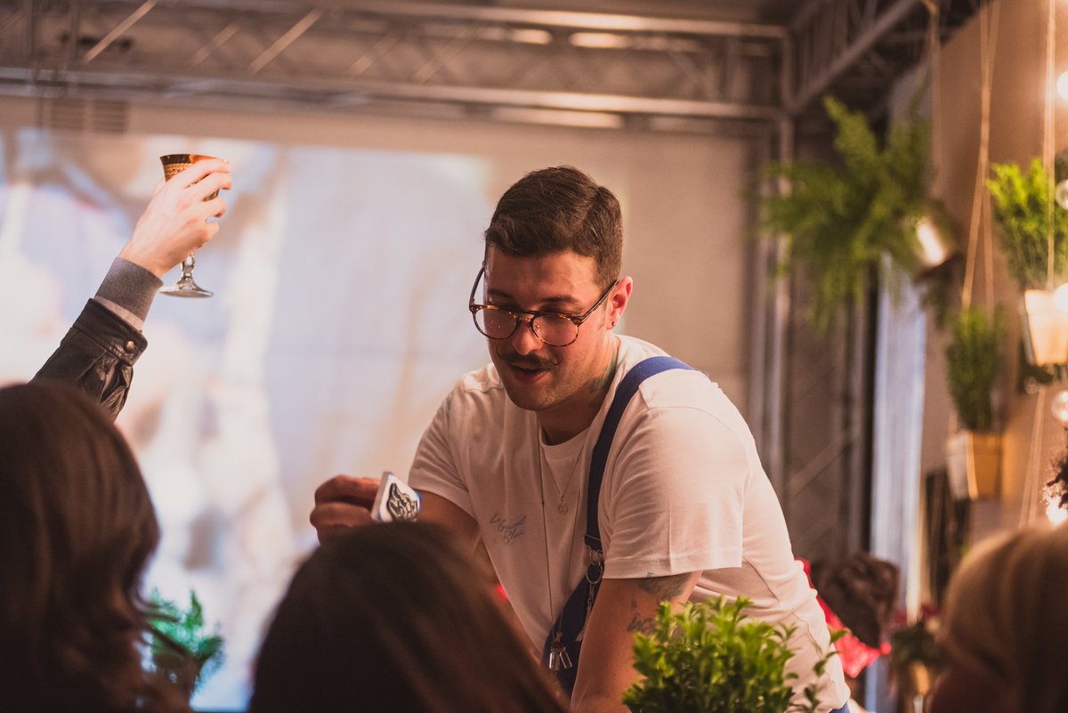 CocktailWeekLDN's tweet photo. The @BombaySapphire team put on a big show at the #24hrBarBuild https://t.co/WIj9dBfBZk