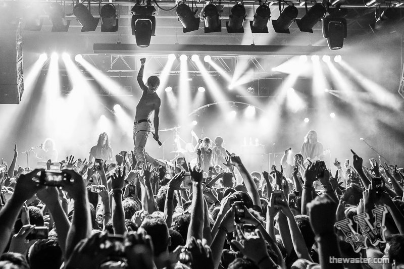 Happy birthday to Matt Shultz of Cage The Elephant! 
(Photo: Joe Papeo) 