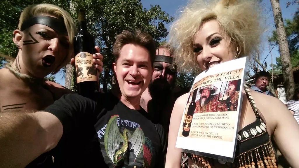 Michaelcx's tweet photo. #BarbarianBombshells! (love'em! &amp; Runt!) w #MessinaHOF #KingsRed for the #TexRenFest #SelfieContest https://t.co/J3nSAMrRhK