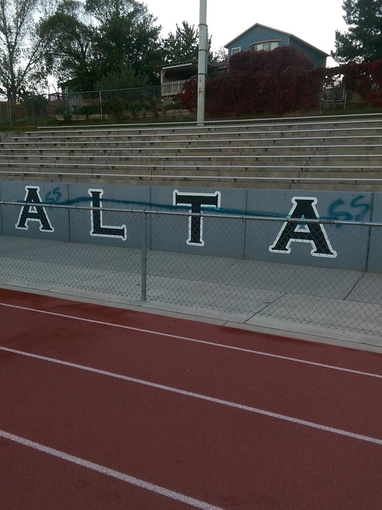 Deweyboyforever's tweet photo. Do you guys feel proud of your school?  Do u take pride in being a charger? https://t.co/wH41U61Icj