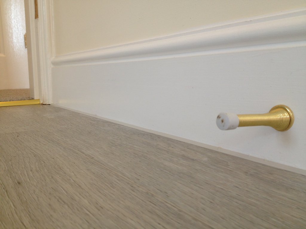 hickmanflooring's tweet photo. Kitchen/utility finished off nicely with #MapesilAC #silvergrey @MapeiUKLtd by @Installerbyron @installersteve2 https://t.co/qj9UPGN7ir