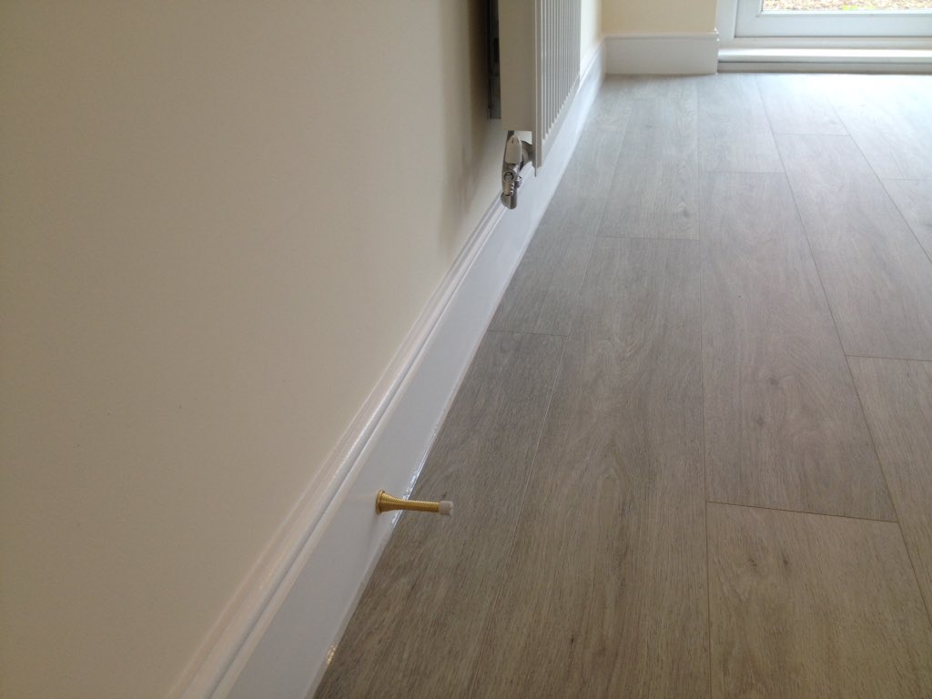 hickmanflooring's tweet photo. Kitchen/utility finished off nicely with #MapesilAC #silvergrey @MapeiUKLtd by @Installerbyron @installersteve2 https://t.co/qj9UPGN7ir