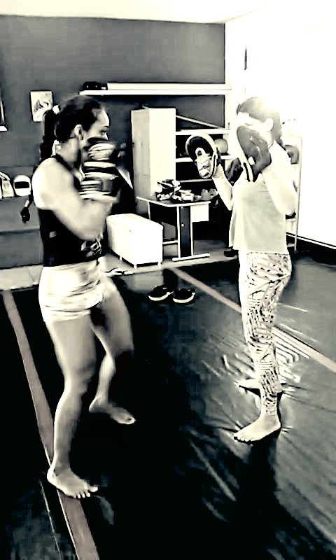 Naelton_C's tweet photo. Treino massa das 6:00 da manhã, com as Guerreiras Kelly e Poliana #HiginoTeam #BoxeChinês #MMA https://t.co/GKhZv6ZhFs