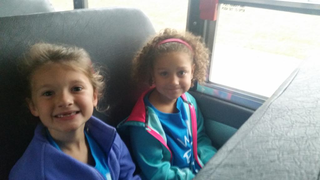 tmillerTopDogs's tweet photo. Top dogs are off to the Apple orchard. Taking the learning outdoors. #apples yum @DHElementary https://t.co/s8x83JQKUT