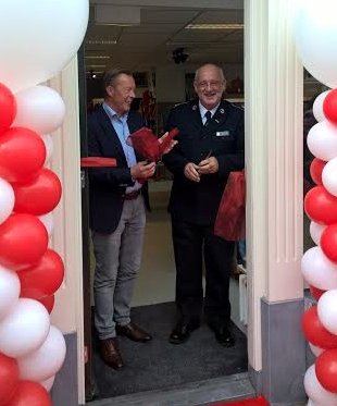 CSleurink's tweet photo. Opening 50|50 Store Smeepoortstraat 29 Harderwijk. Met @gertjanvannoort en @ComHansVanVliet. Een prachtige winkel! https://t.co/ObyXIH055Z