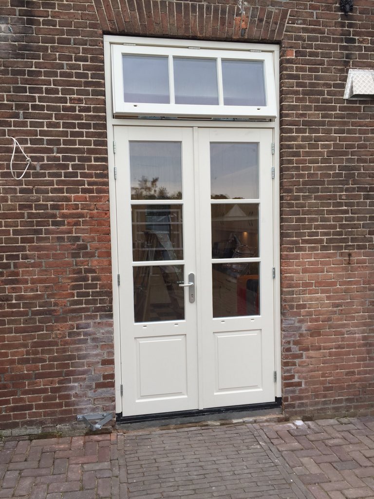 Afgelopen week mooie nieuwe kozijnen geplaatst in jaren 30 stijl! #kwaliteit is een bewuste keuze!