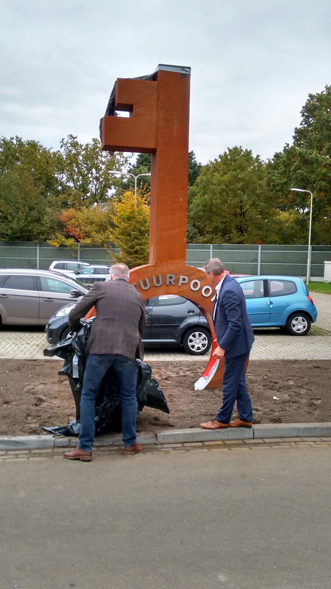 Met de  onthulling van een 4 meter hoge sleutel opende wethouder Toine Theunis vanmiddag Natuurpoort Visdonk.