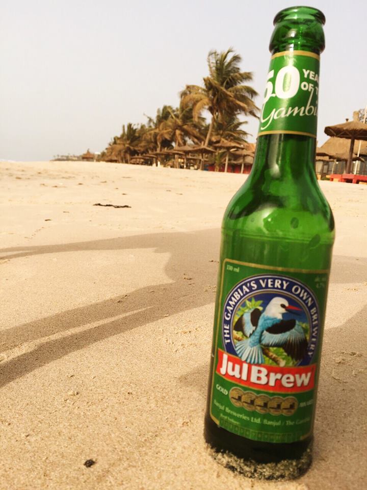 OntdekGambia's tweet photo. Tijd voor een lekker #Gambiaans biertje! #Gambia #TheGambia #Julbrew #beer #cheers #weekend #friday #smiling #coast https://t.co/t0iMB80I8X
