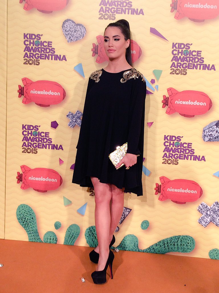 lalioficial's tweet photo. Look #KCA2015 
Alfombra:
Vestido: @eulogiabsas
Clutch: @flaneurBA
Aros/anillos: @gabriellacapucci 
Cc @marvenancio https://t.co/ibk5y8x5Sa