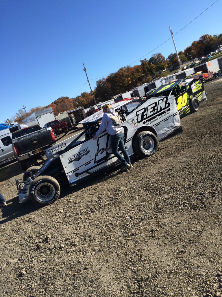 JordanSheehan0's tweet photo. @wintermead and Matt Pappa ready for inspection #ESW15 https://t.co/9dbRKJj67w