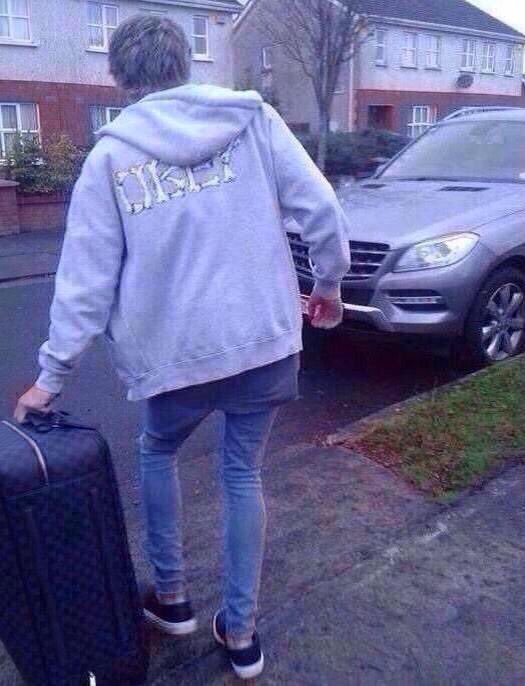 viciouskinks's tweet photo. "WHERE ARE U GOING?!"

IM GONNA GO TO NIALL AND SEE IF HE'S OKAY 
 #CanYouRespectNiall https://t.co/Msa9Iktab8