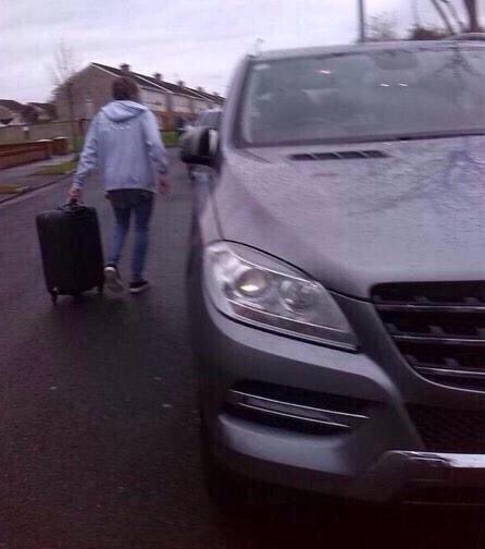 viciouskinks's tweet photo. "WHERE ARE U GOING?!"

IM GONNA GO TO NIALL AND SEE IF HE'S OKAY 
 #CanYouRespectNiall https://t.co/Msa9Iktab8