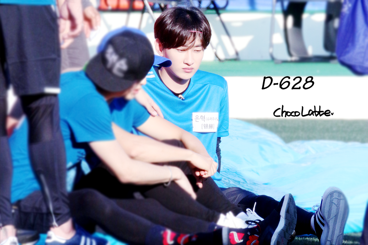 ChocoLatte_2H's tweet photo. #D_628 달님!! 오늘 시끄러운 하루가 이렇게 지나가고 있어요.. 달님의 하루는 어땠을지..머찌게 훈련받고 있는 달님~ 모습보며 저의 시끄러운 하루에 위안을 받아요..  #WaitingForEunhyuk https://t.co/FnnrTtPu1F
