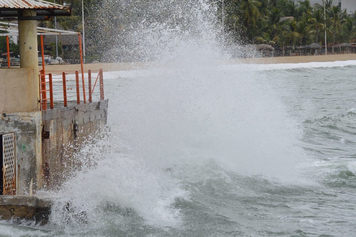“Patricia” se intensificará más antes de tocar tierra shar.es/1u8AD8 vía <a href="/elperiodicoqroo/">El Periódico</a>/<a href="/betoborge/">R</a>