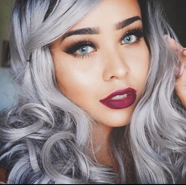 GirIyHairStyles's tweet image. I wish I could pull off silver hair 😫😍