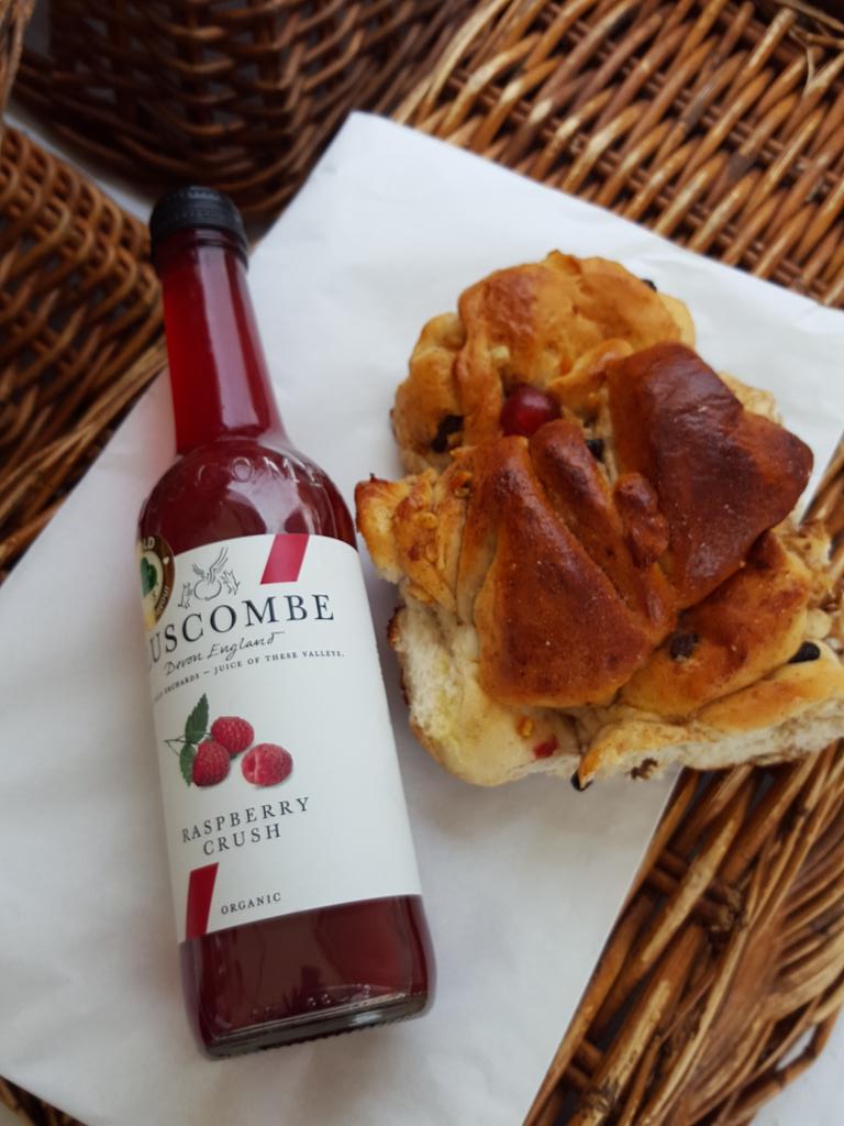 uglibun's tweet photo. Me and my raspberry crush. @luscombedrinks #seriouslysoft #bunlove https://t.co/TSgXqFVA9k