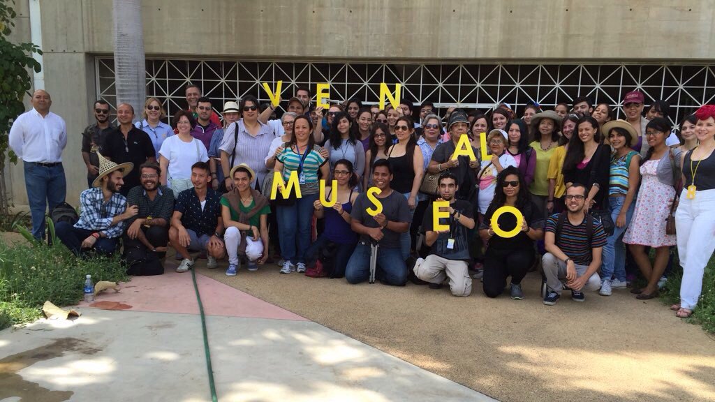 IAM_Vzla's tweet photo. Los participantes del seminario sobre #Patrimonio se preparan para recorrer el centro de #Maracaibo  #VenAlMuseo https://t.co/KC8GaCJNZB