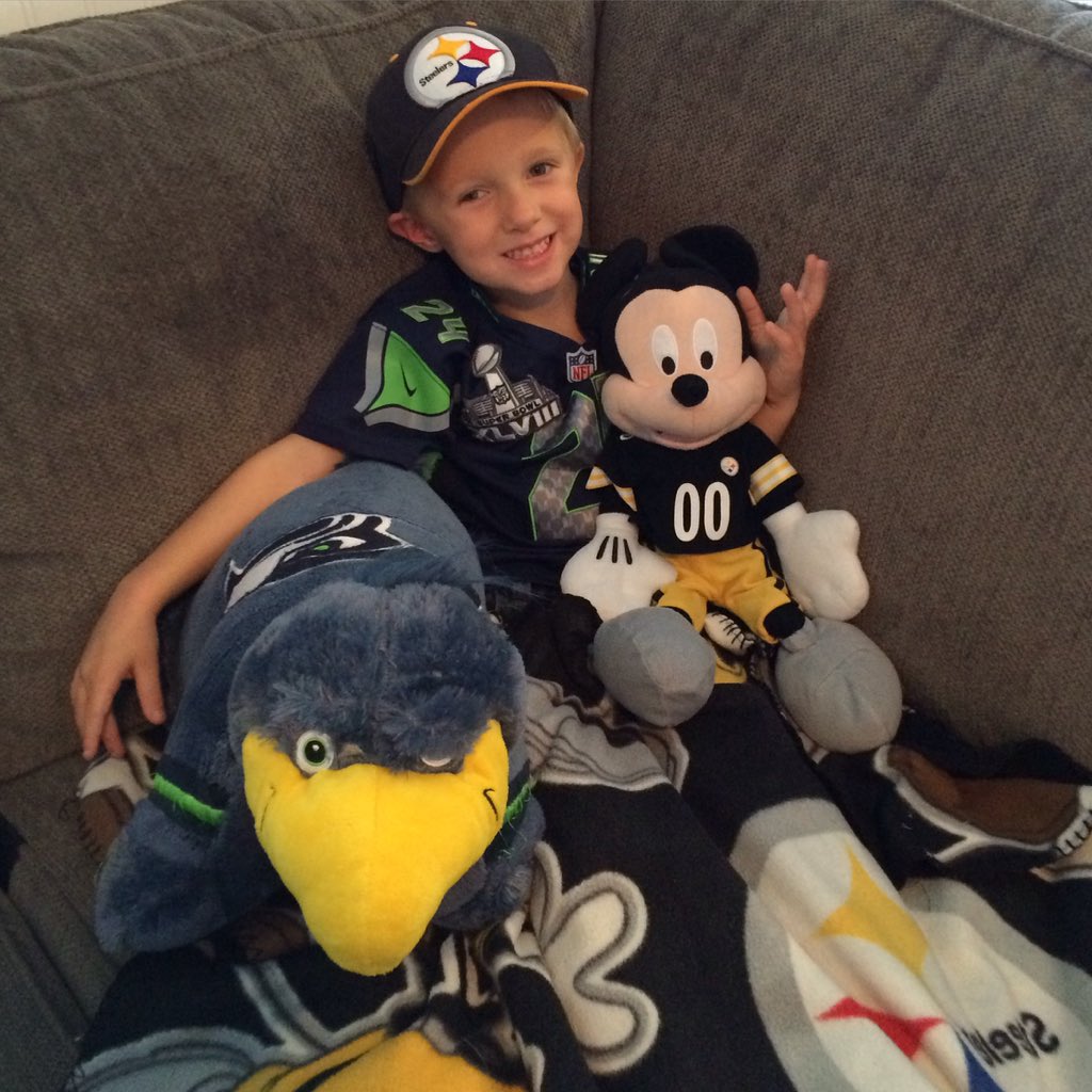kailalingard's tweet photo. Are we confusing him? #goseahawks #gosteelers #thanksgivingwillbeinteresting https://t.co/BR0zJVt0nk