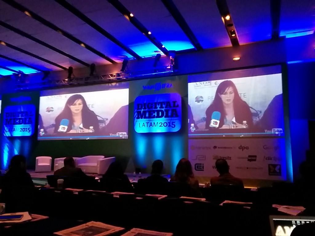 PepeCerezo's tweet photo. En #DML15 de #WANIFRA_AmLat la protagonista en la distancia es @delia2d https://t.co/nIYci4peKI