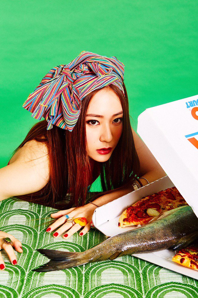 Jetevoisz's tweet photo. #HappyKrystalDay https://t.co/ZhZJKE4BLj