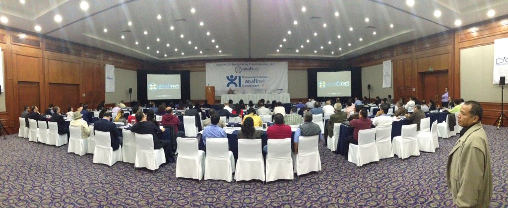 CPVICTORSIE's tweet photo. En plena charla con el Dr Herbert Bettinger barrios en la convención anual anafinet @Anafinet @ANAFINETCHIAPAS https://t.co/De62FirYvM