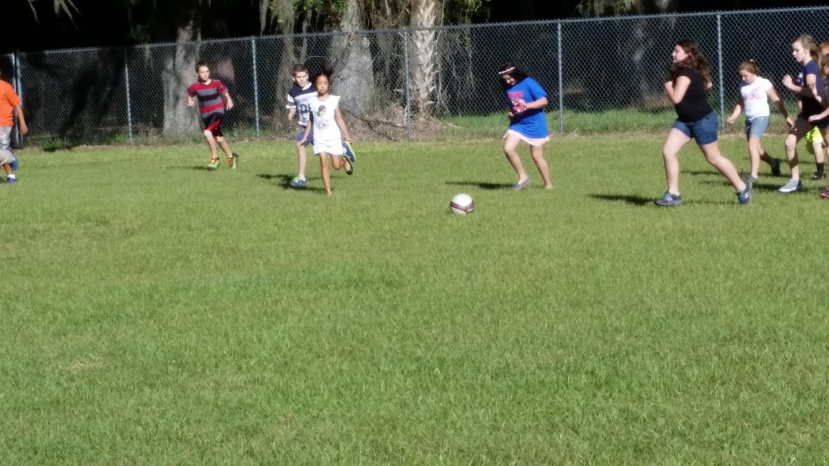 HES_mshorn's tweet photo. Enjoying our morning with a little soccer game for being here every day to spell PERFECT! https://t.co/J4gu0c3Yn0