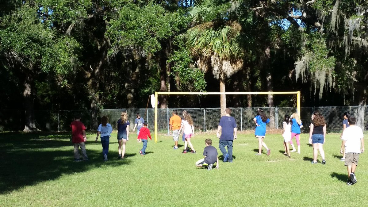 HES_mshorn's tweet photo. Enjoying our morning with a little soccer game for being here every day to spell PERFECT! https://t.co/J4gu0c3Yn0