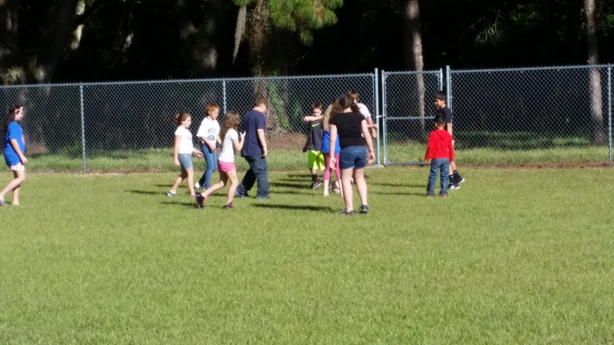 HES_mshorn's tweet photo. Enjoying our morning with a little soccer game for being here every day to spell PERFECT! https://t.co/J4gu0c3Yn0