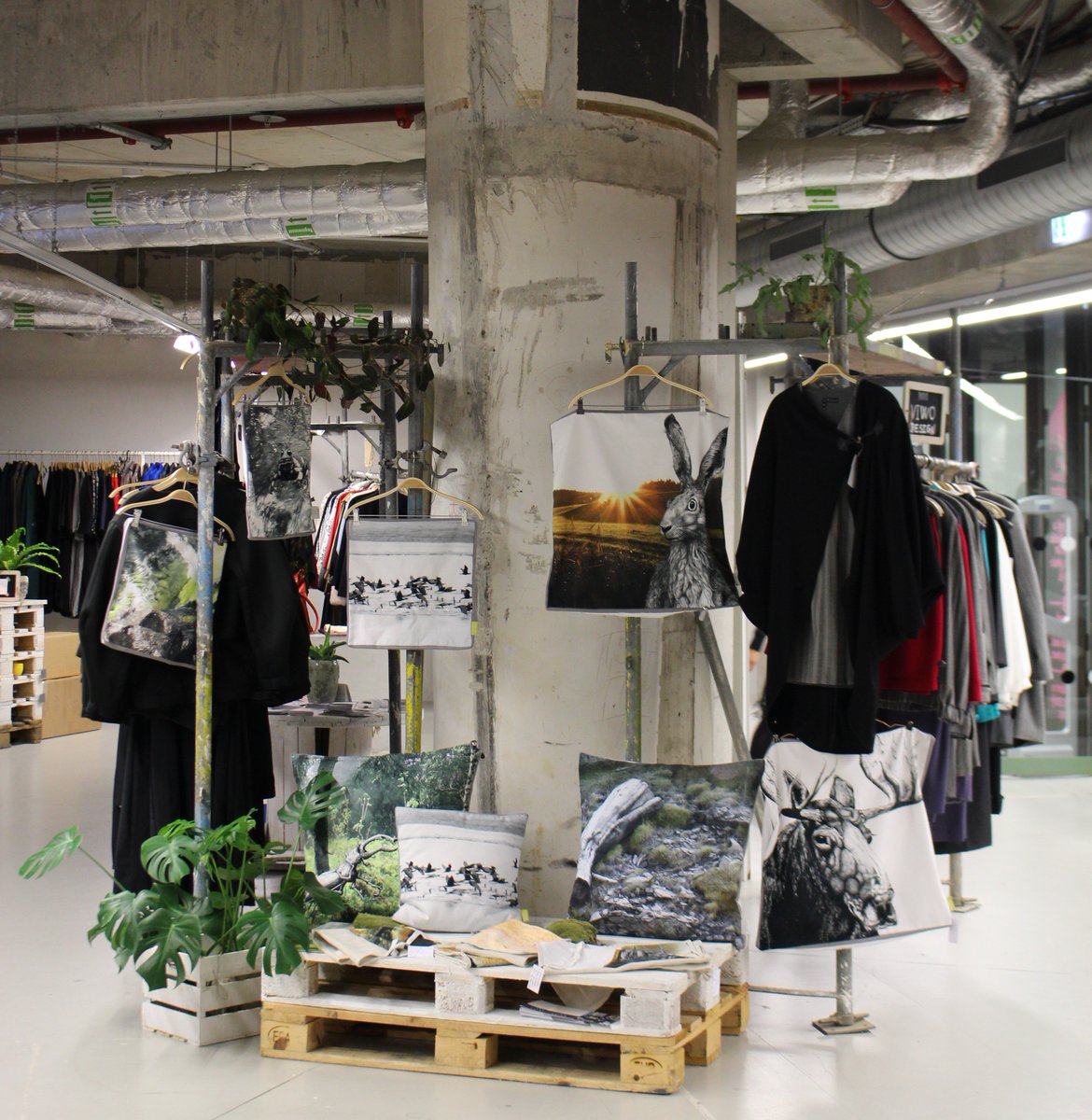 LNFAShopAgency's tweet photo. #True not #Fast #fashion - #LNFAShopAgency #speaks up for #sustainability! #environment #community #EncourageCourage https://t.co/iG7w5z9Ps8