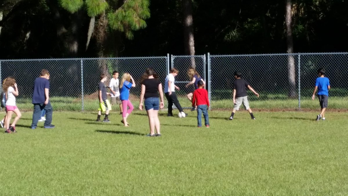 HES_mshorn's tweet photo. Enjoying our morning with a little soccer game for being here every day to spell PERFECT! https://t.co/J4gu0c3Yn0