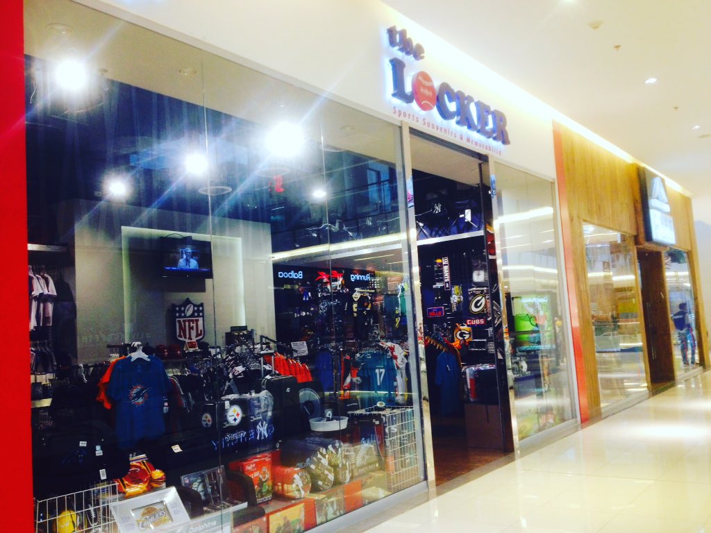 TheLockerpty's tweet image. Ven a visitarnos en Multiplaza en el 2do piso a lado de reef. Te esperamos 🏈🏈