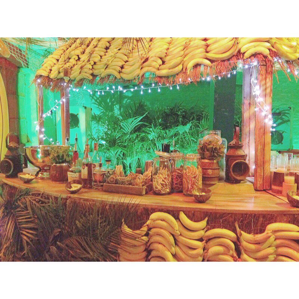 the_rum_runner's tweet photo. 🍌🍌 we served our signature Rum Runner's Punch in this Jungle inspired banana bar 🍌🍌 - for our friends @themetraders https://t.co/cyfx5MuONh