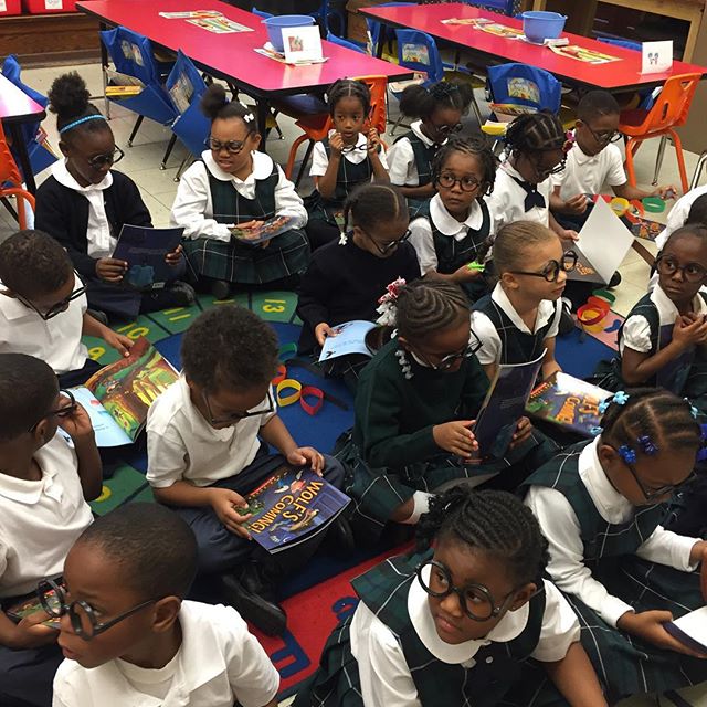 ScholasticEdu's tweet photo. .@phyllischunter visited these superstar readers yesterday to deliver her classroom libraries! #2015ReadingSummit https://t.co/Vq4WXqnFXb