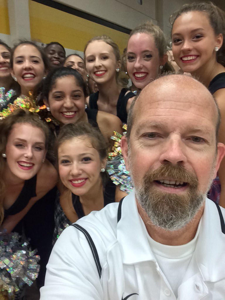 pk_east's tweet photo. Golden Girls sparkle! https://t.co/a3MKhW4R9v