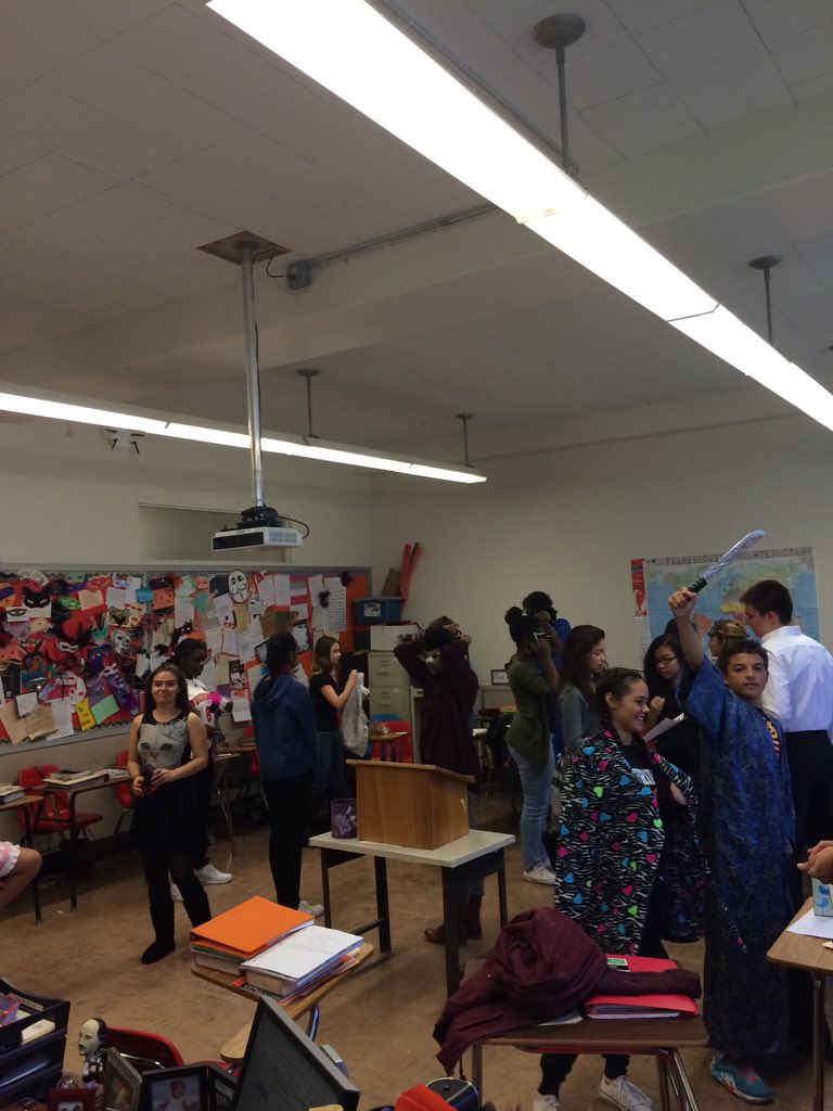 English 9H getting ready for their "R&amp;J" presentations! #wearebarrons