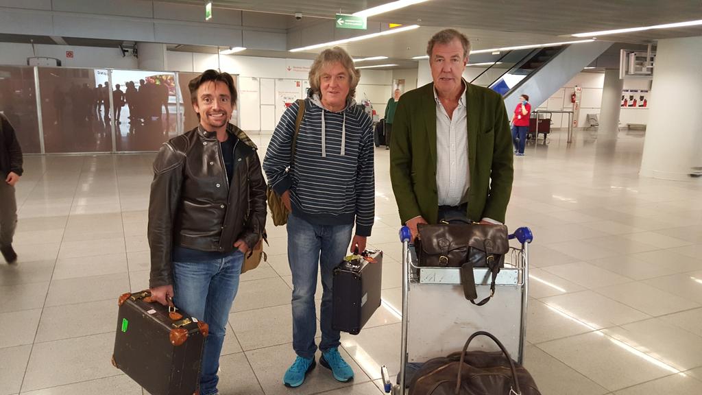 ChopinAirport's tweet photo. Look who we have just meet at @ChopinAirport... https://t.co/hYBUPyaPjb