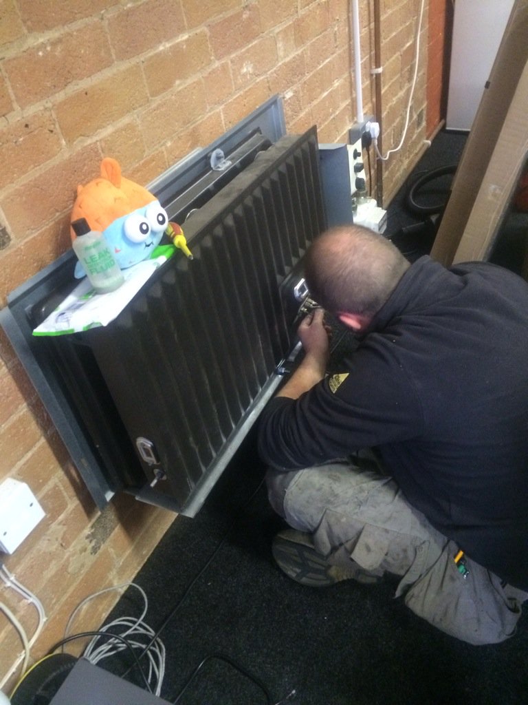 LittleWomenBras's tweet photo. Our very useful asst today @WellPuffed sorting out heating engineer #FunkyonTour #funkyfever #welltired @MsHKS https://t.co/zllkRPVw2k