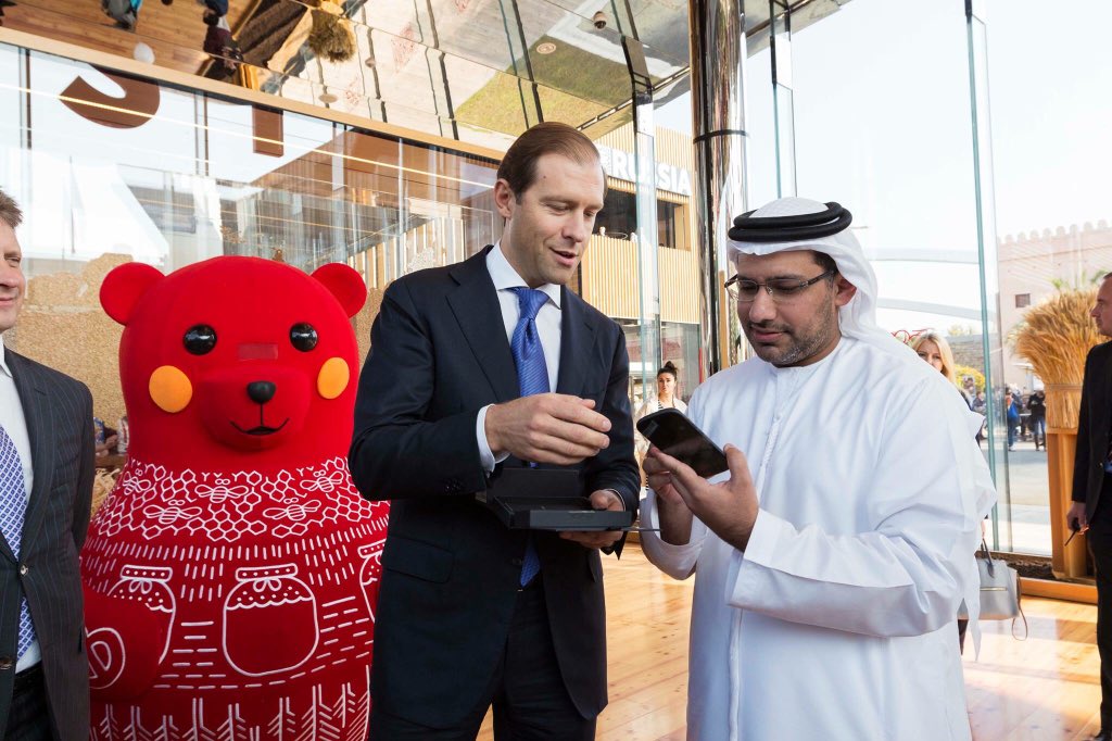 RussiaExpo2015's tweet photo. Celebrating 4.000.000th visitor at #russiaexpo2015 together with the Minister of Industry and Trade Denis Manturov https://t.co/rTzh9jczpM