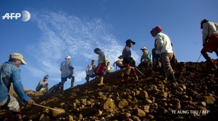 afpfr's tweet photo. Birmanie: les mines de jade, «pillage» équivalent à la moitié de la richesse nationale https://t.co/0ATufYYmBD #AFP https://t.co/Q8TFpdg964