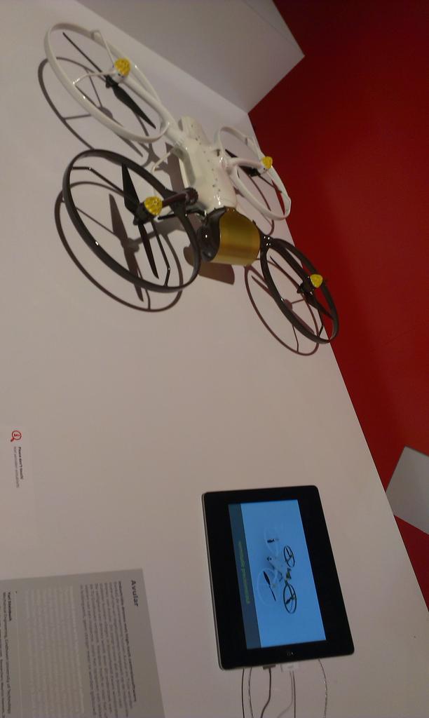 joepvanaaken's tweet image. Nog een deelnemer @dutchdesignweek  die heel graag bij @ADTTwente terecht wil. #drones
van #Avular  #TechbaseTwente