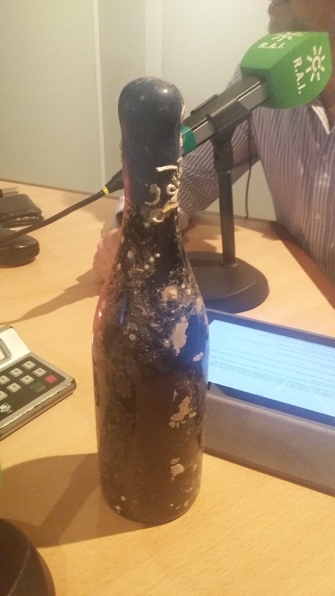 En el programa de esta tarde <a href="/FerrerPepe/">José Ferrer</a> nos habla de los vinos submarinos. Nos ha traído esta botella!