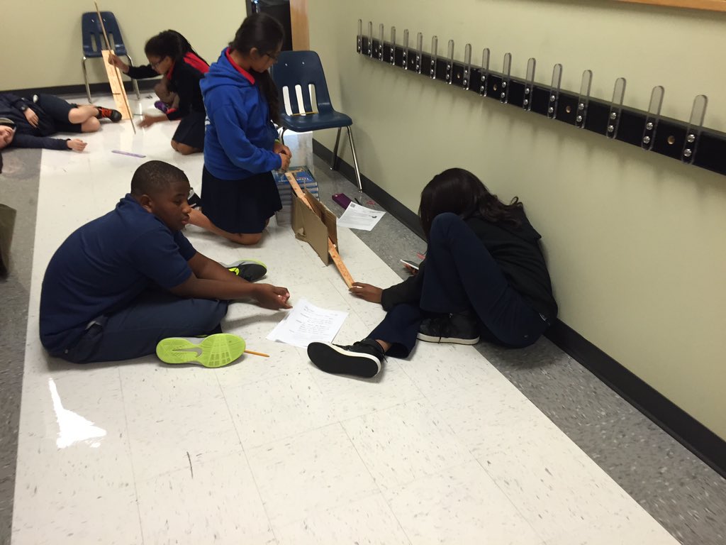 GKidmin's tweet image. Boards and table group labs.  #LLScience