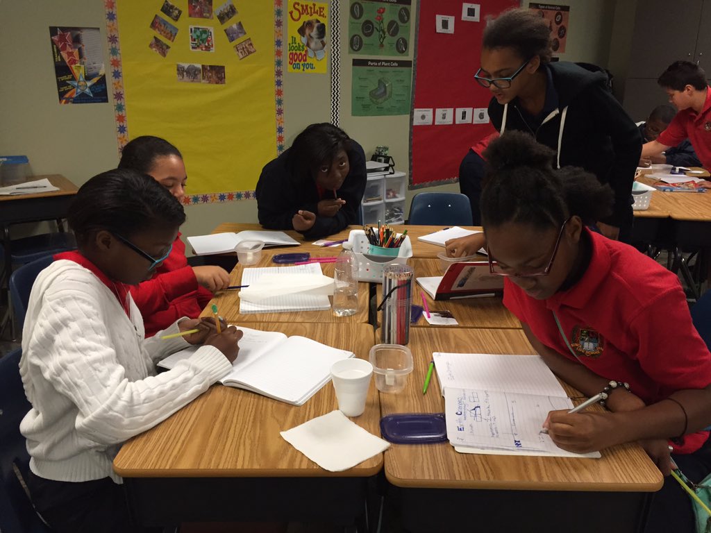 GKidmin's tweet image. Boards and table group labs.  #LLScience