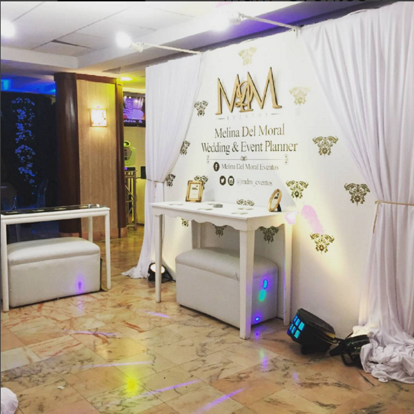 MDM_Eventos's tweet photo. Nuestro equipo junto a @Melinadelm está esperando por ti en #Expocelebraciones2015 ¡Acércate! #Maracaibo https://t.co/AyzRUgLai7
