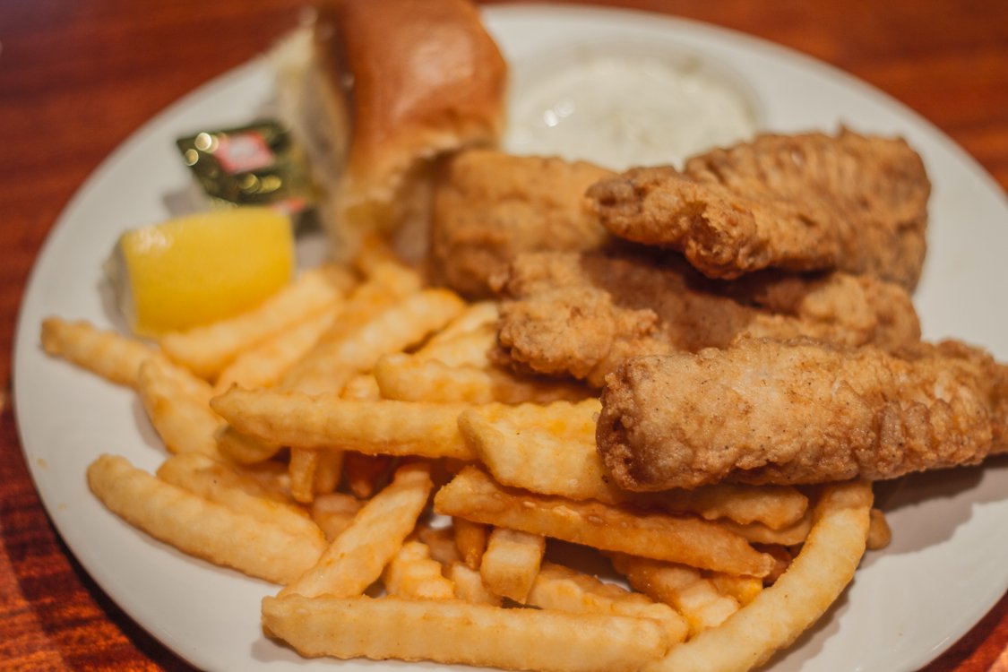 There more happening here tonight than just Friday Fish Fry, but who doesn't like a little food porn?!