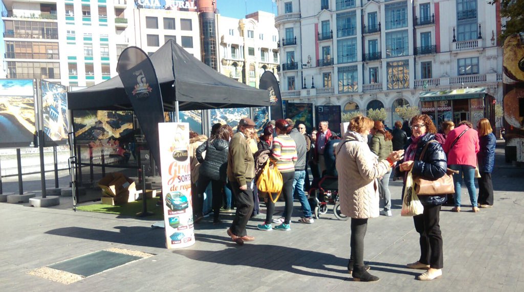 EscuelaGranier's tweet photo. @#granierBus de @EscuelaGranier , como el Pisuerga, ha pasado hoy por Valladolid, ha sido un día genial! Gracias! https://t.co/wHtFqno5v4