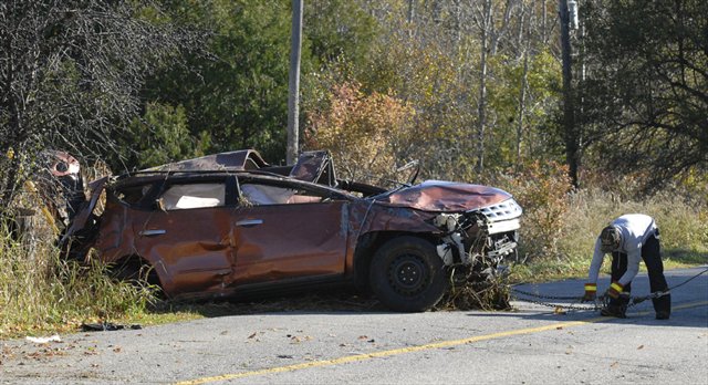 WR_Record's tweet photo. IN BRIEF: Man dead after crash near #Cbridge; bank robbed in #Waterloo https://t.co/fsGKne14gk https://t.co/U4ORAzzGrV